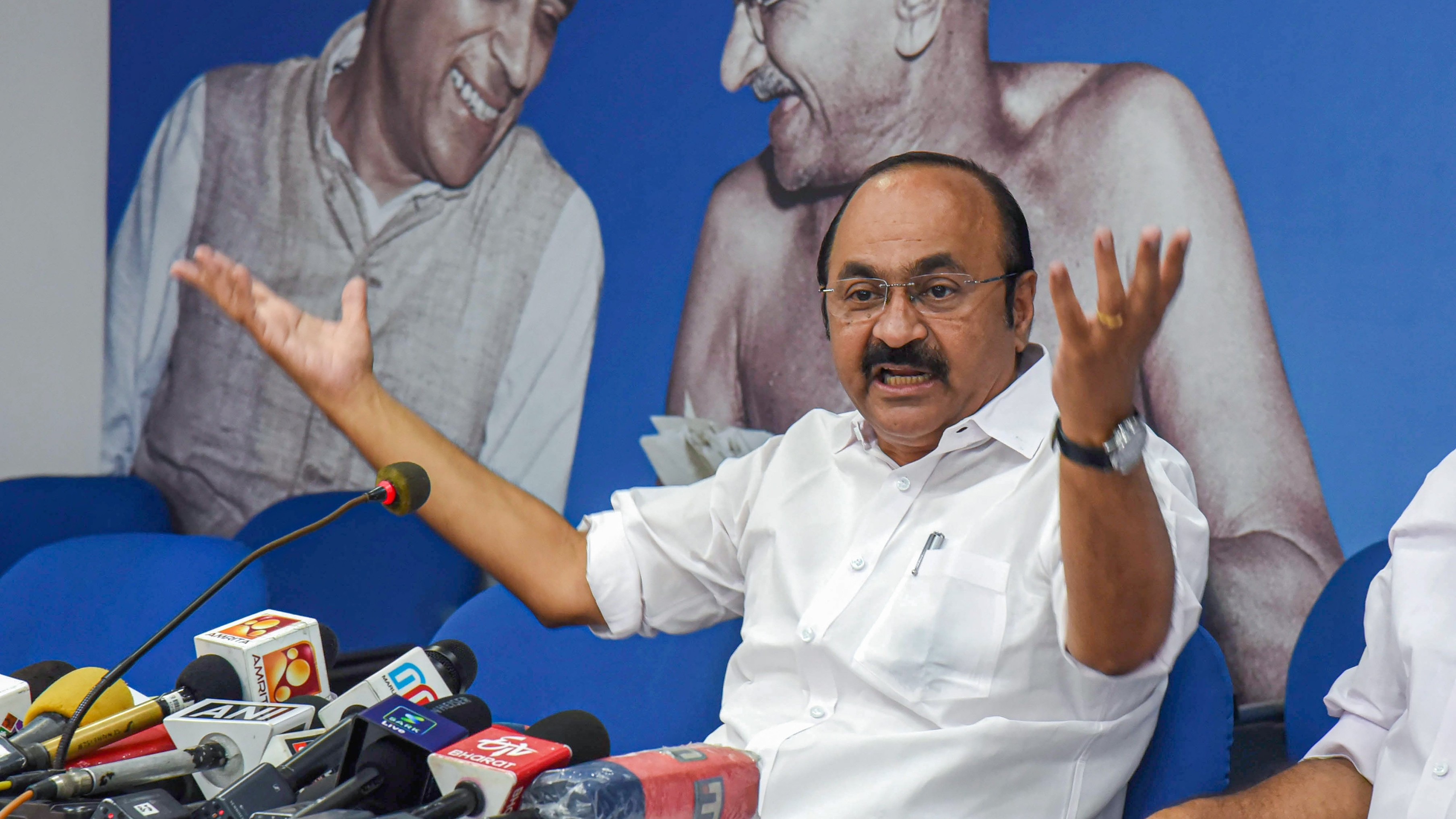 வி.டி.சதீசன்: டாக்டர் சுரேஷ் மேத்யூ என்ற வார்த்தையால் உருவான அரசியல்வாதி ::  இந்திய நடப்பு: கட்டுரைகள்